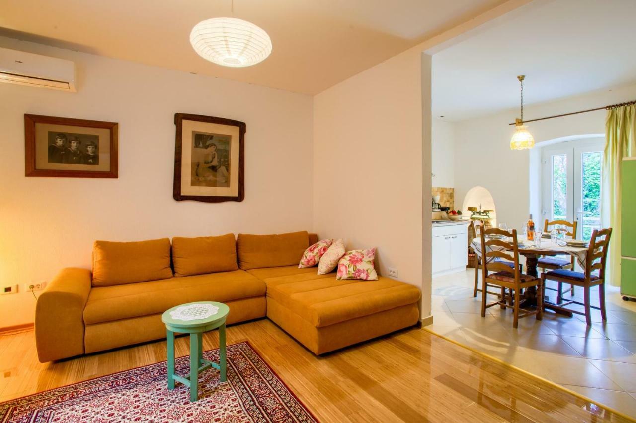 Katarina Vintage House Villa คราลเยวีจา ภายนอก รูปภาพ
