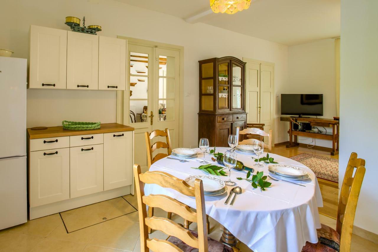 Katarina Vintage House Villa คราลเยวีจา ภายนอก รูปภาพ